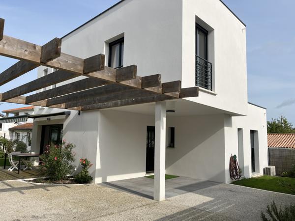 Maison
                                                                                                                                                                                                                                                                                                                        4 pièce(s)                                                                                                                                                                                                          3 chambre(s)                                                                                                                                                                                                          102.6  m²