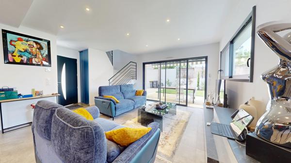 Maison
                                                                                                                                                                                                                                                                                                                        4 pièce(s)                                                                                                                                                                                                          3 chambre(s)                                                                                                                                                                                                          102.6  m²