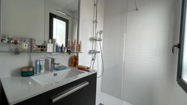 Maison
                                                                                                                                                                                                                                                                                                                        4 pièce(s)                                                                                                                                                                                                          3 chambre(s)                                                                                                                                                                                                          102.6  m²