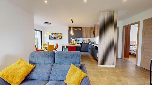 Maison
                                                                                                                                                                                                                                                                                                                        4 pièce(s)                                                                                                                                                                                                          3 chambre(s)                                                                                                                                                                                                          102.6  m²