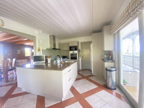 La Teste de Buch ! Maison familiale de 222 m2, garage de 68 m2, parcelle 1175 m2 !