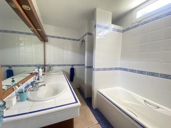 La Teste de Buch ! Maison familiale de 222 m2, garage de 68 m2, parcelle 1175 m2 !