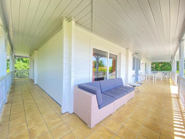 La Teste de Buch ! Maison familiale de 222 m2, garage de 68 m2, parcelle 1175 m2 !