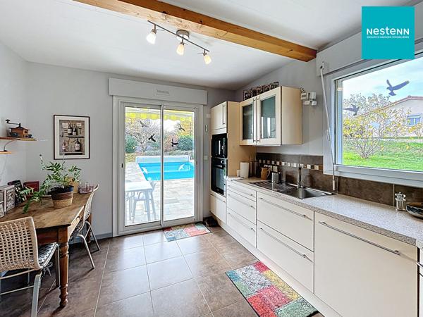 Maison Montbrison 6 pièce(s) 150 m² - terrain clôturé et arboré - piscine