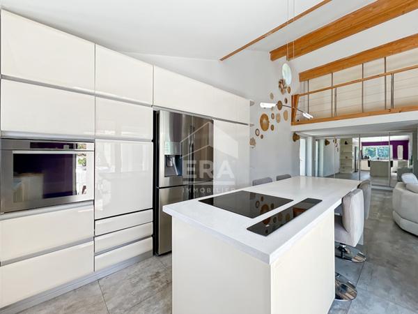 VILLA CONTEMPORAINE AU CALME ABSOLU A PIED DU COEUR DE MOUGINS