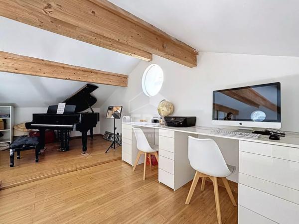 VILLA CONTEMPORAINE AU CALME ABSOLU A PIED DU COEUR DE MOUGINS