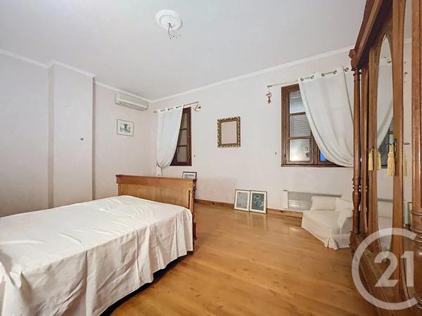 Maison à vendre  7 pièces - 202 m 2   BAGNOLS SUR CEZE  - 30