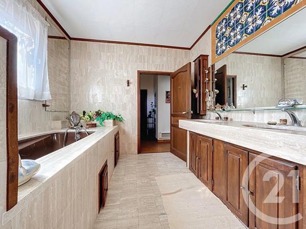 Maison à vendre  7 pièces - 202 m 2   BAGNOLS SUR CEZE  - 30