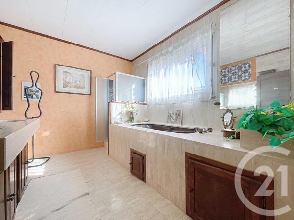 Maison à vendre  7 pièces - 202 m 2   BAGNOLS SUR CEZE  - 30