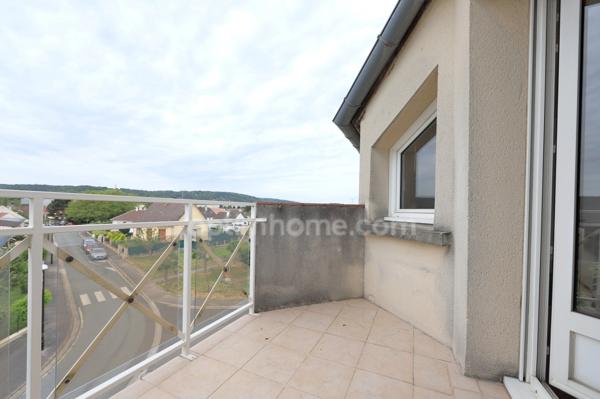 CHAMBLY (60) - Appartement 2 pièces avec parking et cave