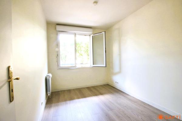 Appartement 3 pièces avec Terrasse et 2 places de parking