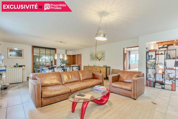 Maison Camblanes Et Meynac 6 pièce(s) 184 m2 jardin piscine