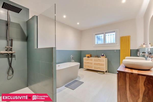 Maison Camblanes Et Meynac 6 pièce(s) 184 m2 jardin piscine
