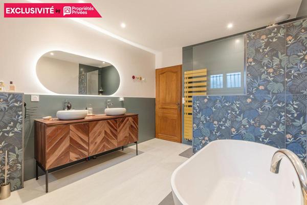 Maison Camblanes Et Meynac 6 pièce(s) 184 m2 jardin piscine