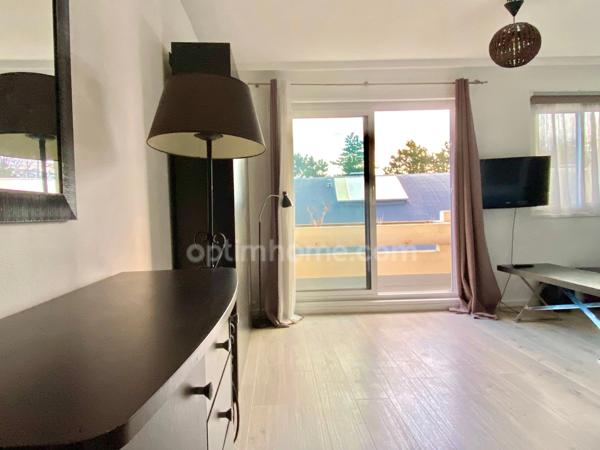Appartement F1 cosy à vendre CAEN - Balcon - Parking - Local à vélos - Proche des lycées et commerces - Au Calme.