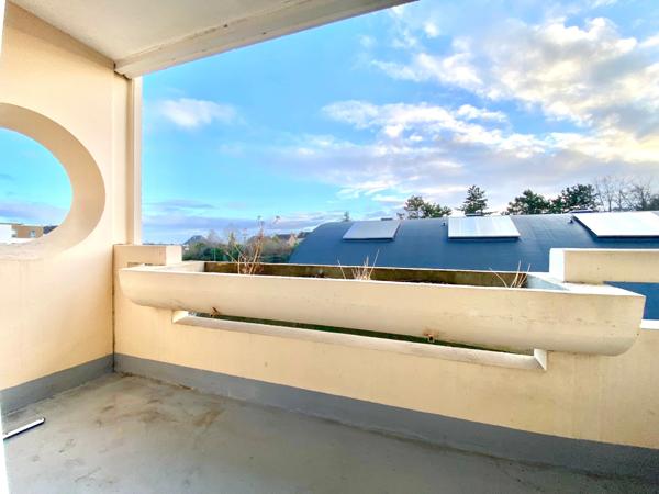 Appartement F1 cosy à vendre CAEN - Balcon - Parking - Local à vélos - Proche des lycées et commerces - Au Calme.