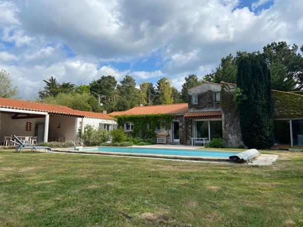 Maison 5 ch. sur terrain de 6 470 m2