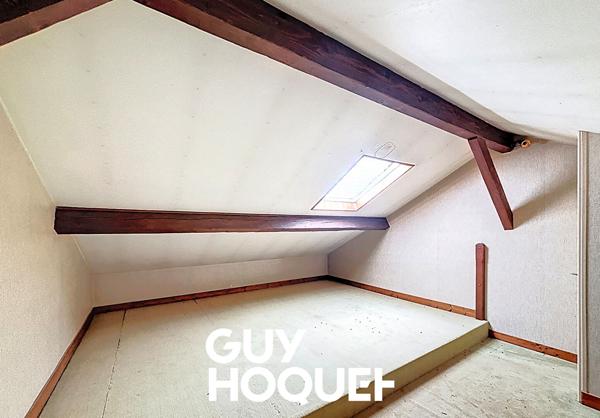Immeuble avec Appartement type 4 + Atelier 178 m² + Garages et terrain de 330 m² environ - 71570 ROMANECHE-THORINS
