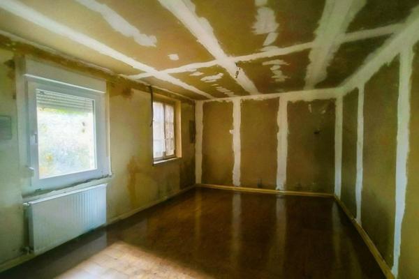 Maison mitoyenne à rénover à Nilvange – Un projet plein de potentiel