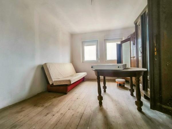 Maison mitoyenne à rénover à Nilvange – Un projet plein de potentiel