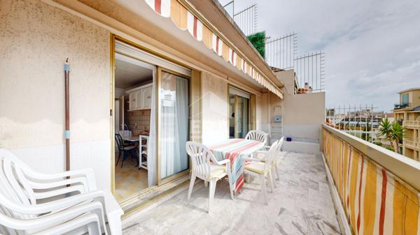 NICE - FLEURS : JOLI 2 PIÈCES TRAVERSANT AVEC UNE BELLE TERRASSE ET BALCON