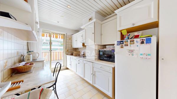 NICE - FLEURS : JOLI 2 PIÈCES TRAVERSANT AVEC UNE BELLE TERRASSE ET BALCON