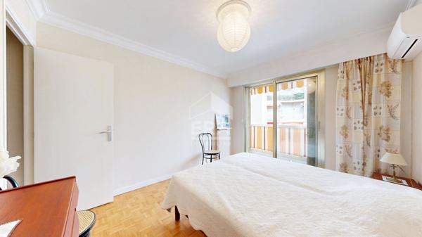 NICE - FLEURS : JOLI 2 PIÈCES TRAVERSANT AVEC UNE BELLE TERRASSE ET BALCON