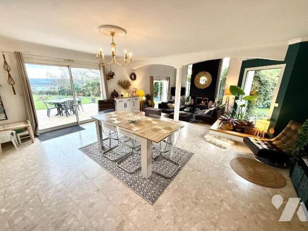 Exclusivité / Propriété de charme en bord de rance : Nichée au coeur d'un environnement rare et...