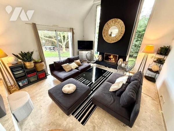 Exclusivité / Propriété de charme en bord de rance : Nichée au coeur d'un environnement rare et...