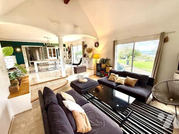 Exclusivité / Propriété de charme en bord de rance : Nichée au coeur d'un environnement rare et...