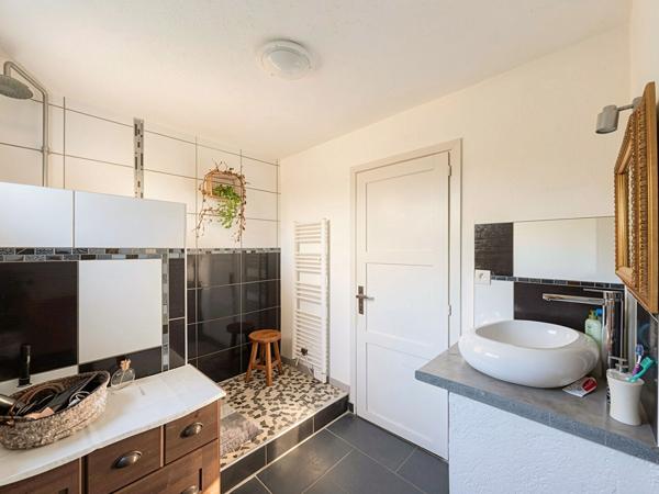 Maison 4 chambres, vie de plain pied, garage et jardin - 126m² - Inzinzac-Lochrist
