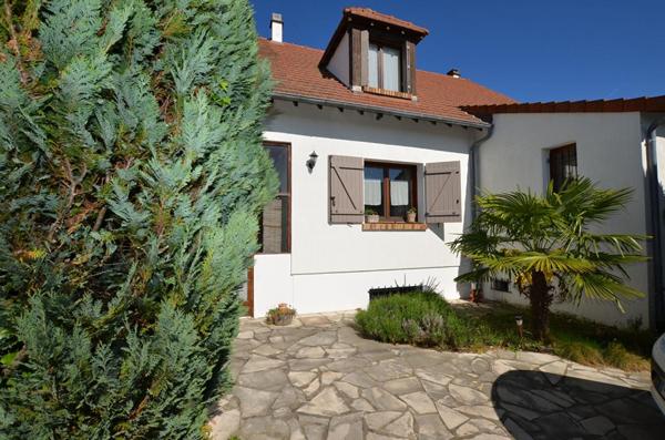 Maison Sainte Genevieve Des Bois 8 pièce(s) 156 m2