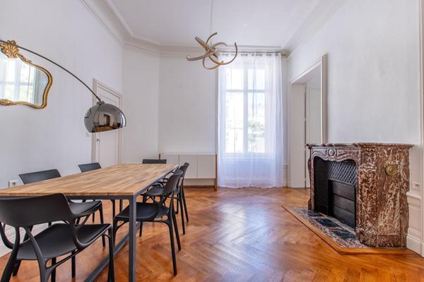 Haussmannien d’exception de plain pied avec parking Boulevard Foch