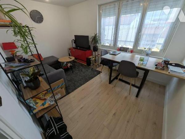 Tomblaine

Rue Henri Barbusse

T2 rénové avec terrasse - 

Situé au 2 étage d'une petite ...