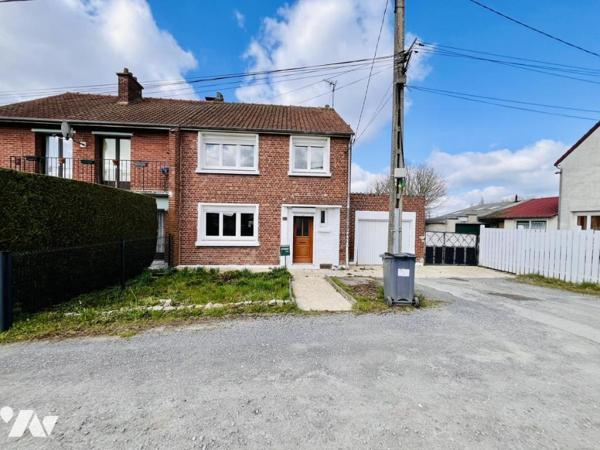 Maison semi-individuelle 4 chambres avec jardin, garage et dépendances