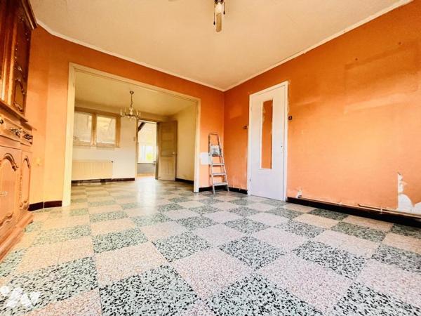 Maison semi-individuelle 4 chambres avec jardin, garage et dépendances