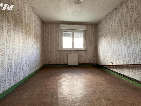 Maison semi-individuelle 4 chambres avec jardin, garage et dépendances