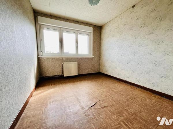 Maison semi-individuelle 4 chambres avec jardin, garage et dépendances