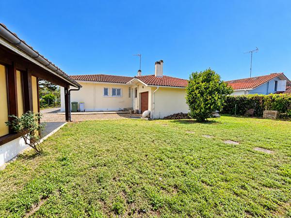 Maison à vendre Saint Pierre Du Mont quartier Manot plain-pied 3 chambres garage carport