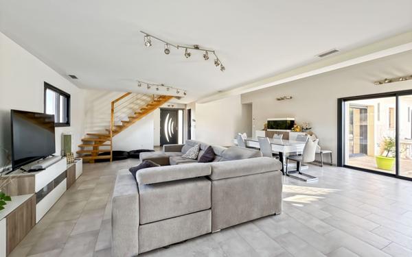 Maison à vendre    6 pièces • 200 m2 Trélissac