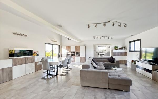 Maison à vendre    6 pièces • 200 m2 Trélissac