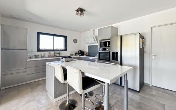 Maison à vendre    6 pièces • 200 m2 Trélissac