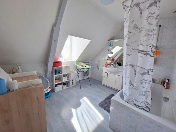 Immeuble de rapport composé d'un fond de commerce BAR PMU FDJ et d'un Appartement T4
