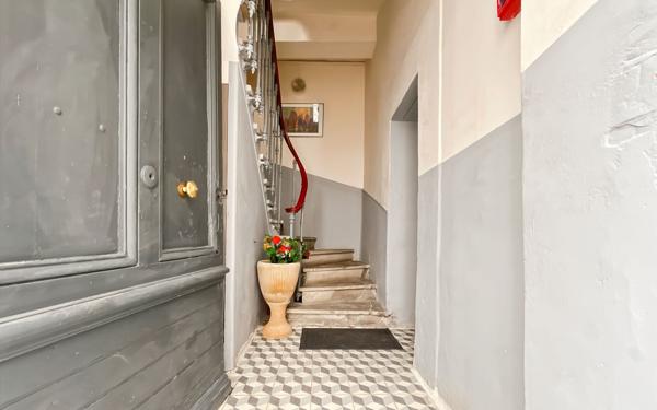 Immeuble à vendre    9 pièces • 224 m2 Béziers