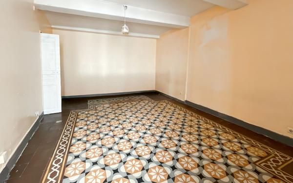 Immeuble à vendre    9 pièces • 224 m2 Béziers