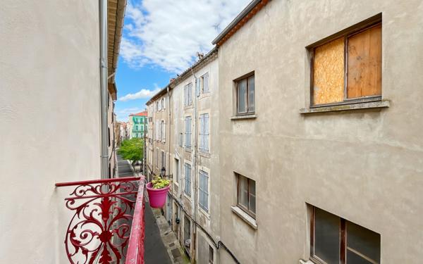 Immeuble à vendre    9 pièces • 224 m2 Béziers