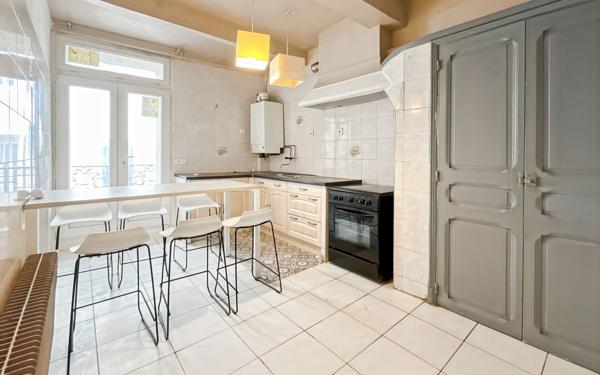Immeuble à vendre    9 pièces • 224 m2 Béziers