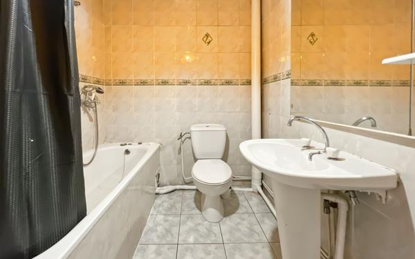 Immeuble à vendre    9 pièces • 224 m2 Béziers