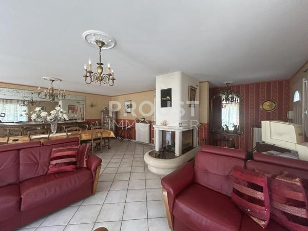 En exclusivité maison plain-pied Magné de 200 m² environ