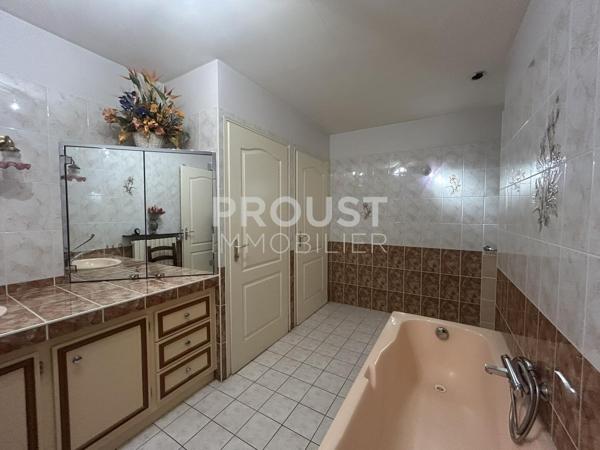 En exclusivité maison plain-pied Magné de 200 m² environ